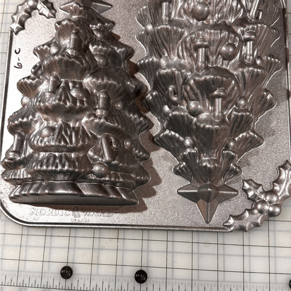 Nordic Ware 3-D Bundt Christmas Tree Pan
